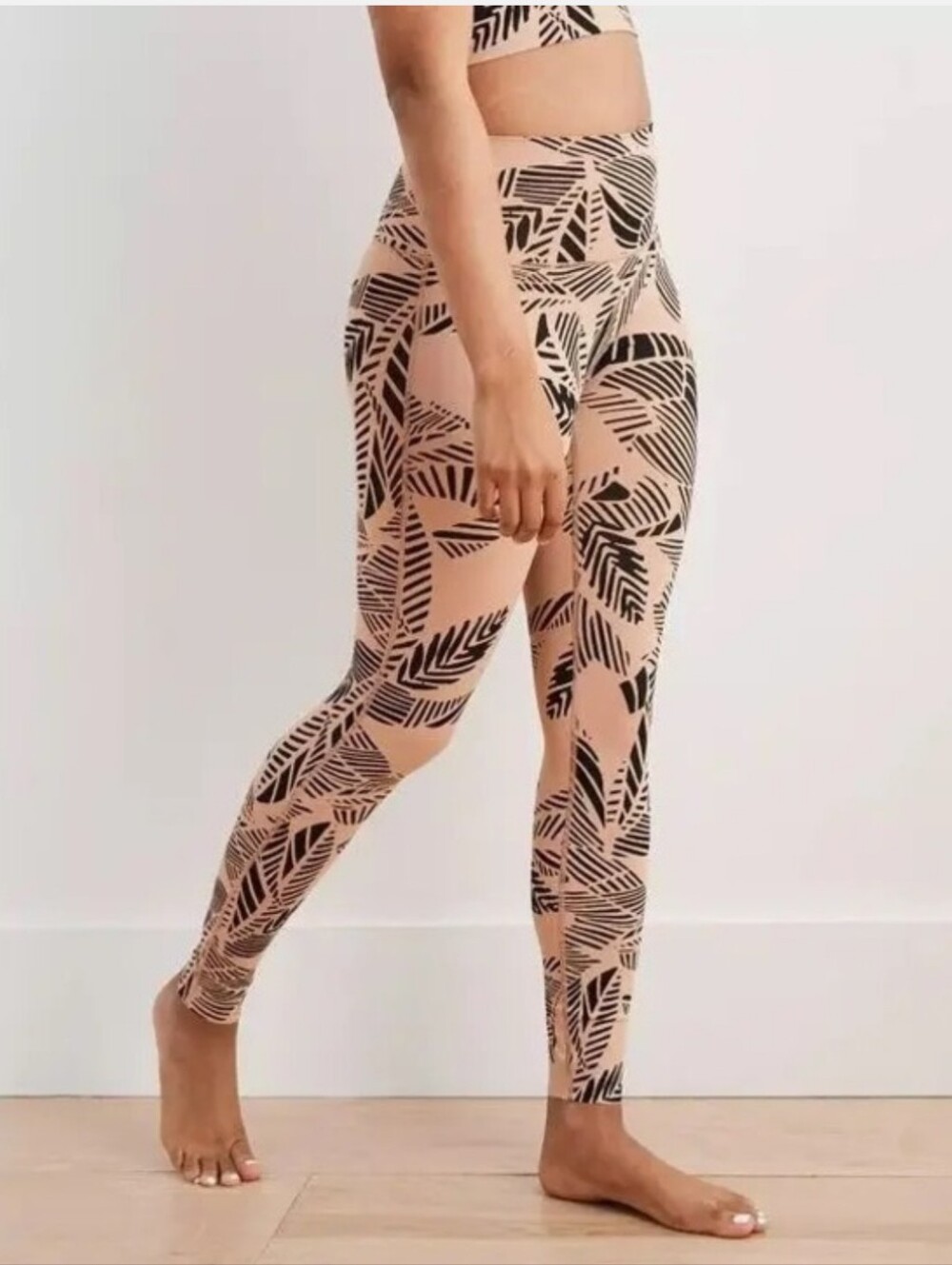 Aerie Chill Play Move Tan Leaf Print Black Athletic Gym Workout Soft Legging M
